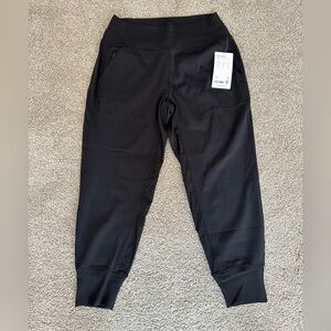 NEW WITH TAGS… Athleta Venice Jogger Black Medium Petite